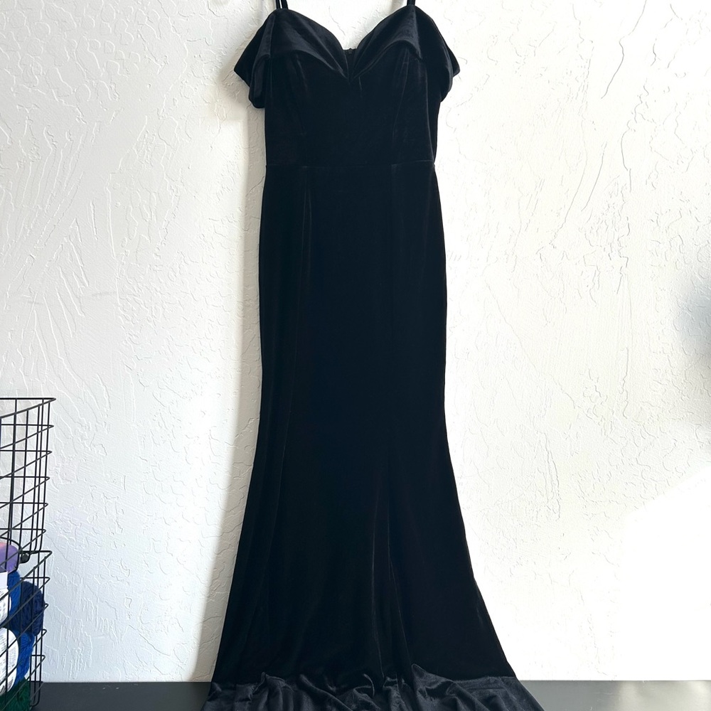 Juniors B Darlin Black Crushed Velvet Trumpet Skirt dress - Picture 2 of 3